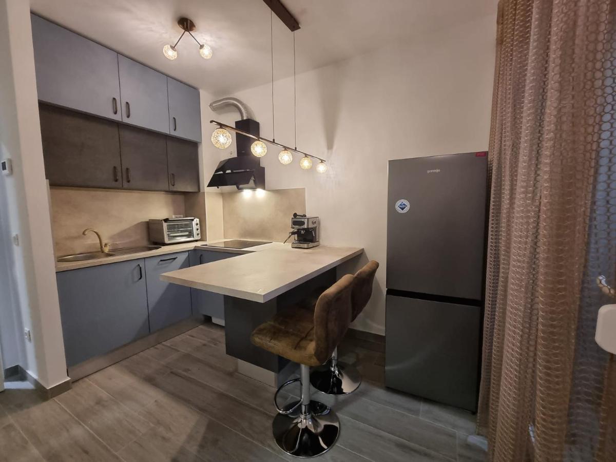 Booking Beautifull Studio Apartment Bell With Balcony And Sea View In Zara Esterno foto