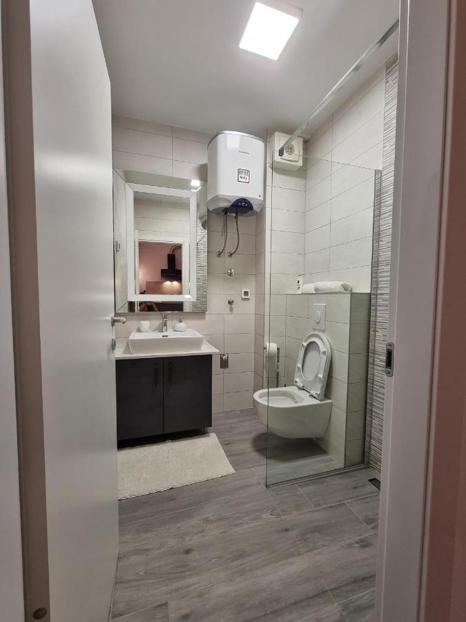 Booking Beautifull Studio Apartment Bell With Balcony And Sea View In Zara Esterno foto