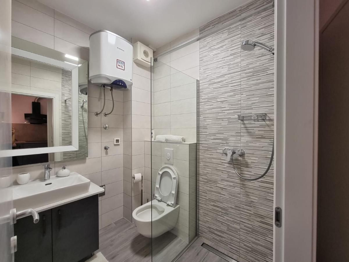 Booking Beautifull Studio Apartment Bell With Balcony And Sea View In Zara Esterno foto