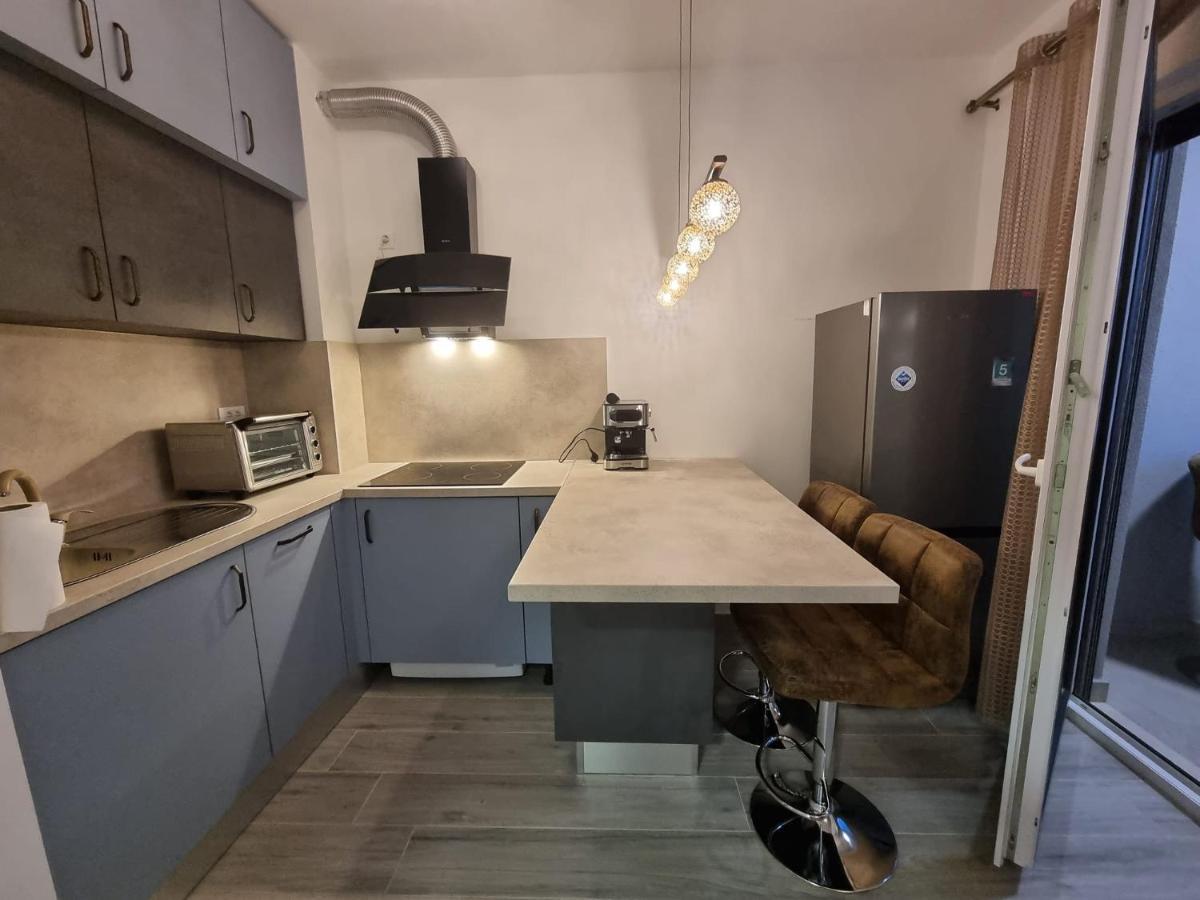 Booking Beautifull Studio Apartment Bell With Balcony And Sea View In Zara Esterno foto