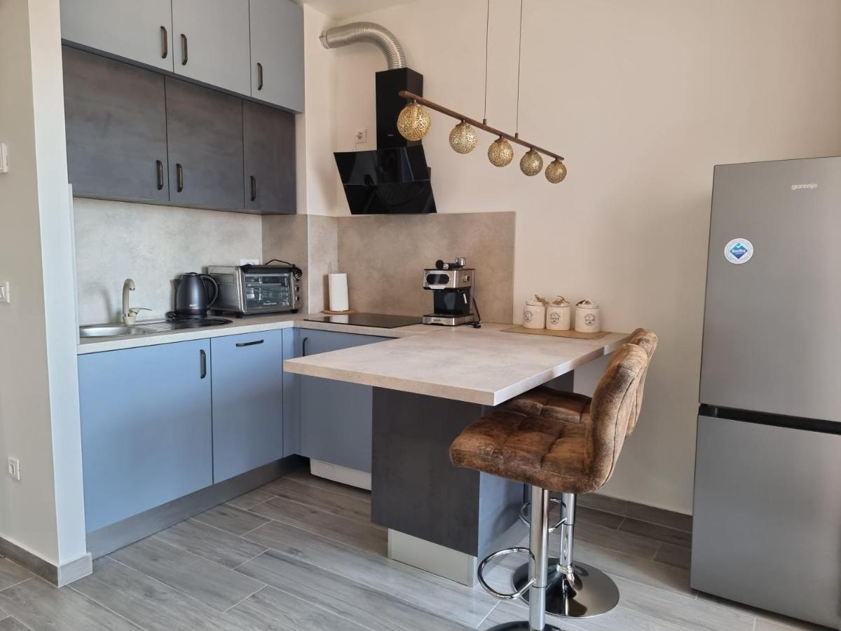 Booking Beautifull Studio Apartment Bell With Balcony And Sea View In Zara Esterno foto