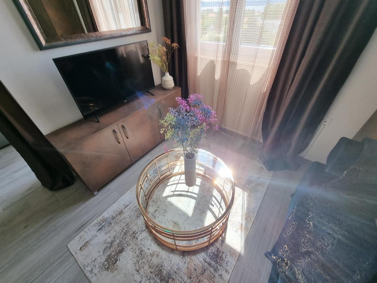 Booking Beautifull Studio Apartment Bell With Balcony And Sea View In Zara Esterno foto